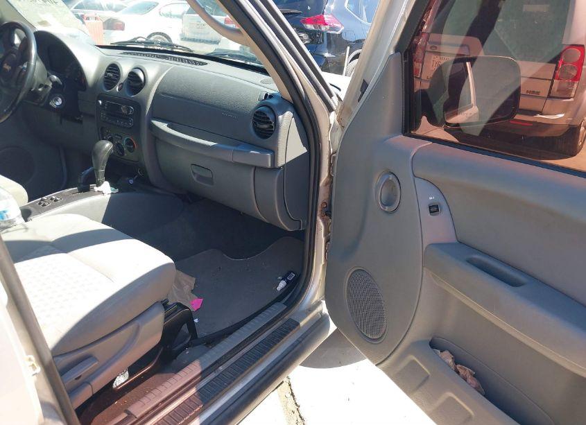 Photo 5 of 2007 Jeep Liberty SPORT (VIN 1J8GL48K97W517266)