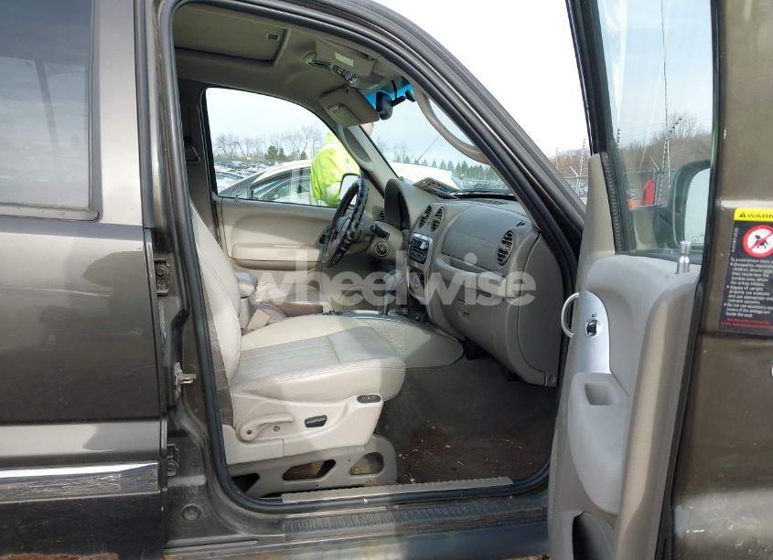 Photo 5 of 2005 Jeep Liberty LIMITED EDITION (VIN 1J8GL58KX5W626323)