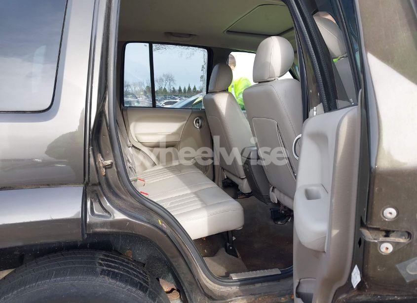 Photo 8 of 2005 Jeep Liberty LIMITED EDITION (VIN 1J8GL58KX5W626323)