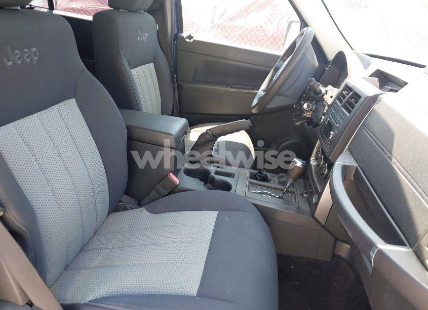 Photo 5 of 2009 Jeep Liberty SPORT (VIN 1J8GN28K09W510269)