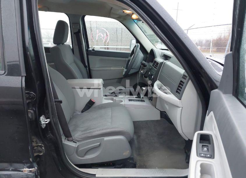 Photo 5 of 2008 Jeep Liberty SPORT (VIN 1J8GN28K18W180401)