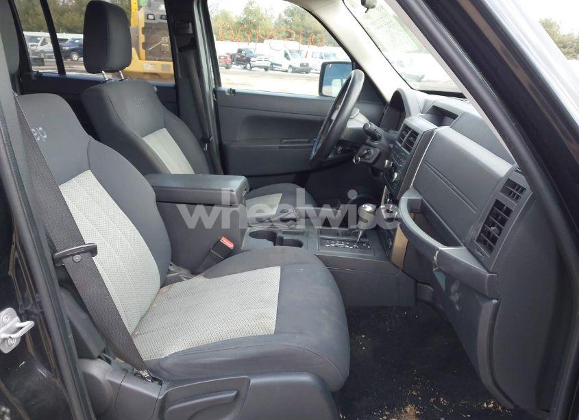 Photo 5 of 2009 Jeep Liberty SPORT (VIN 1J8GN28K19W530997)