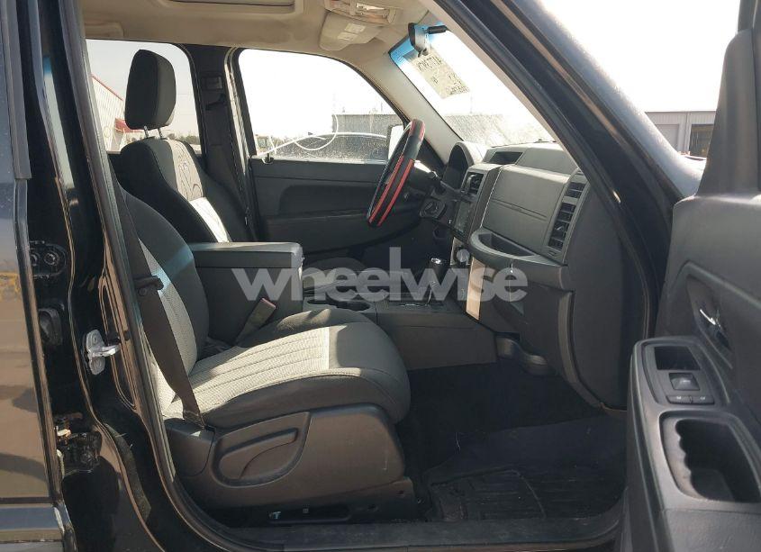 Photo 5 of 2009 Jeep Liberty SPORT (VIN 1J8GN28K19W548173)
