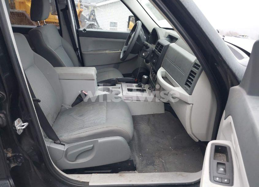 Photo 5 of 2008 Jeep Liberty SPORT (VIN 1J8GN28K28W106520)