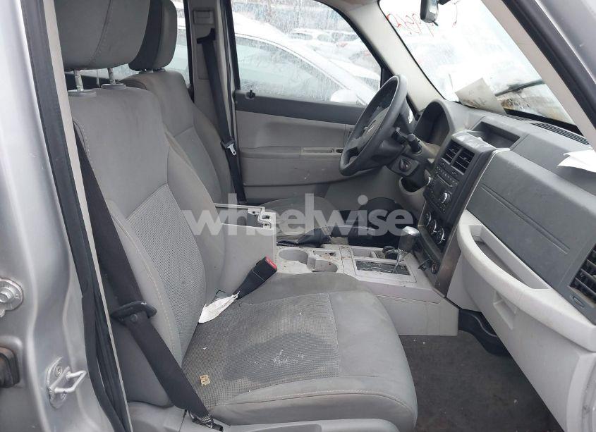 Photo 5 of 2008 Jeep Liberty SPORT (VIN 1J8GN28K28W179452)