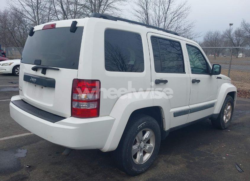 Photo 4 of 2009 Jeep Liberty SPORT (VIN 1J8GN28K29W541796)