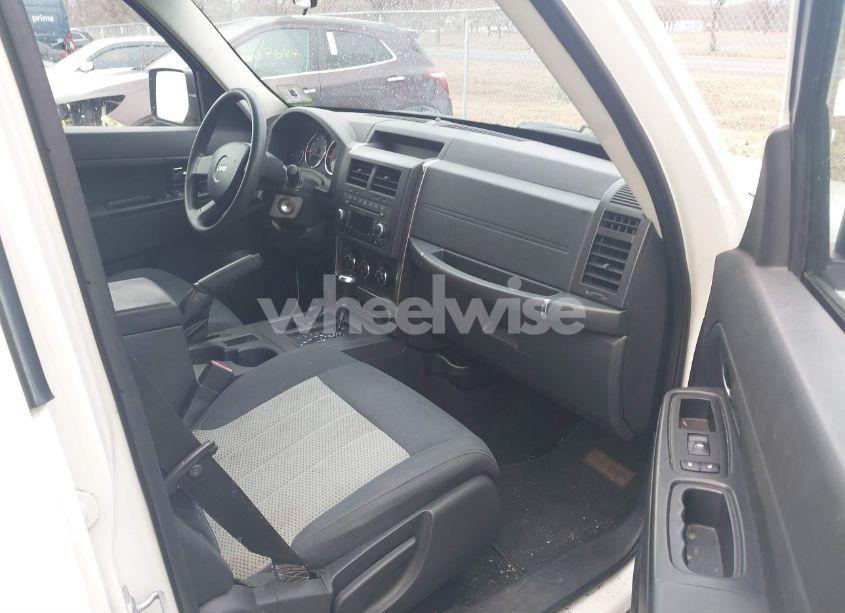 Photo 5 of 2009 Jeep Liberty SPORT (VIN 1J8GN28K29W541796)