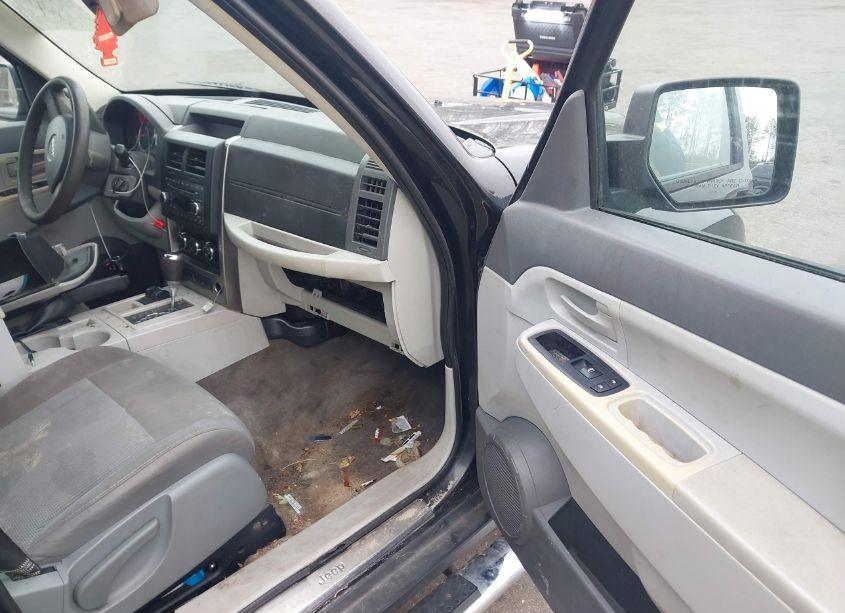 Photo 5 of 2008 Jeep Liberty SPORT (VIN 1J8GN28K38W226472)