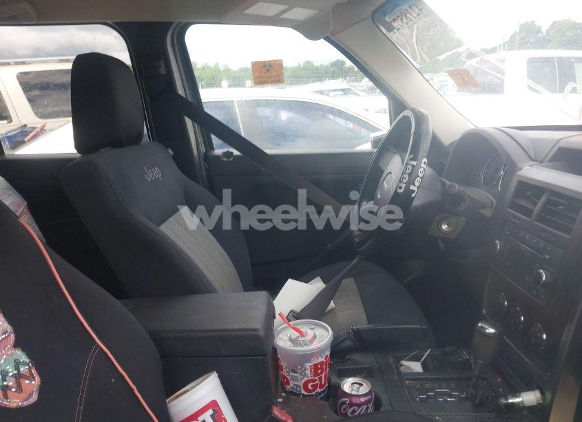 Photo 5 of 2009 Jeep Liberty SPORT (VIN 1J8GN28K39W530564)