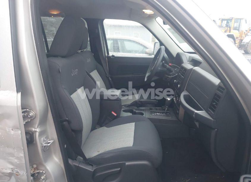 Photo 5 of 2009 Jeep Liberty SPORT (VIN 1J8GN28K39W545551)