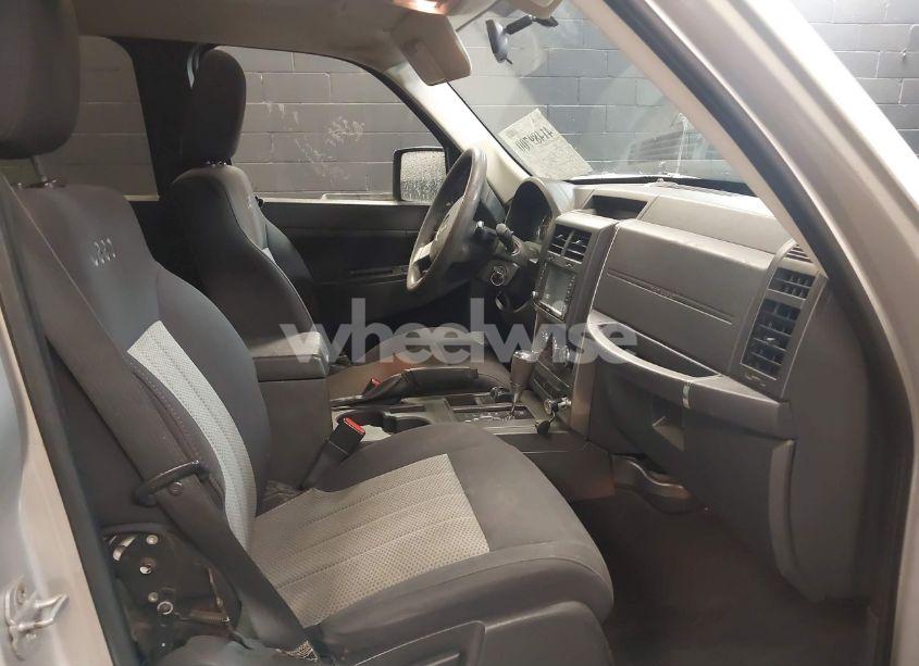 Photo 5 of 2009 Jeep Liberty SPORT (VIN 1J8GN28K39W554136)