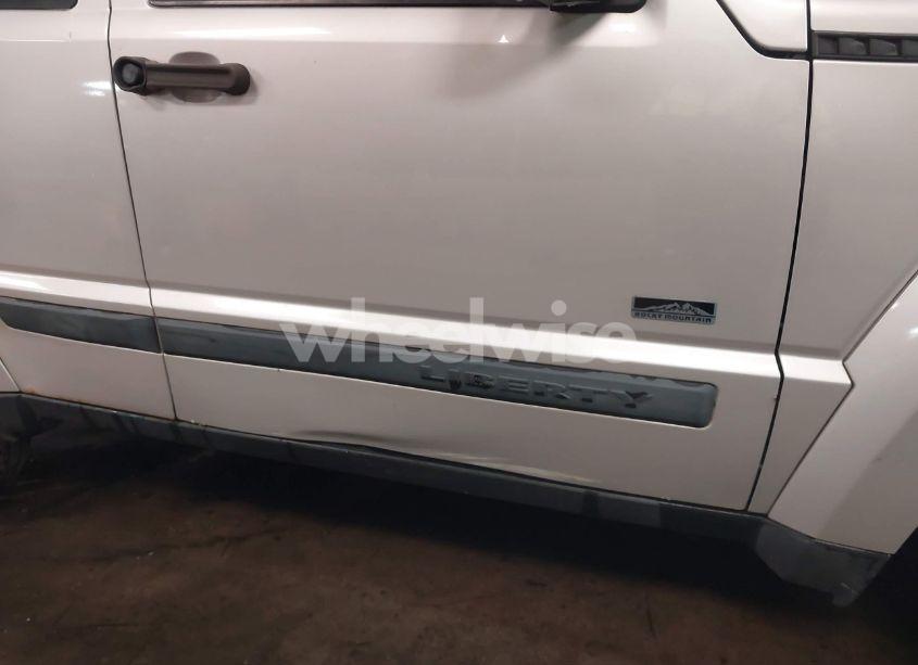 Photo 6 of 2009 Jeep Liberty SPORT (VIN 1J8GN28K39W554136)