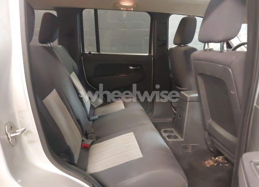 Photo 8 of 2009 Jeep Liberty SPORT (VIN 1J8GN28K39W554136)