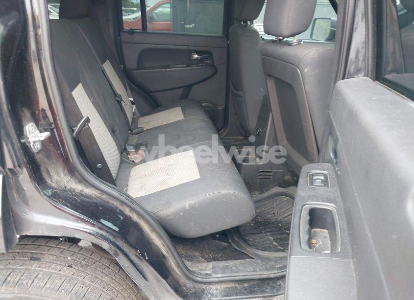 Photo 8 of 2009 Jeep Liberty SPORT (VIN 1J8GP28K49W527859)