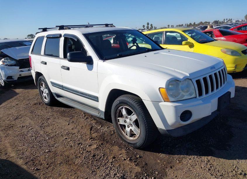 2005 Jeep Grand CHEROKEE LAREDO (VIN 1J8GR48K35C562524) main photo