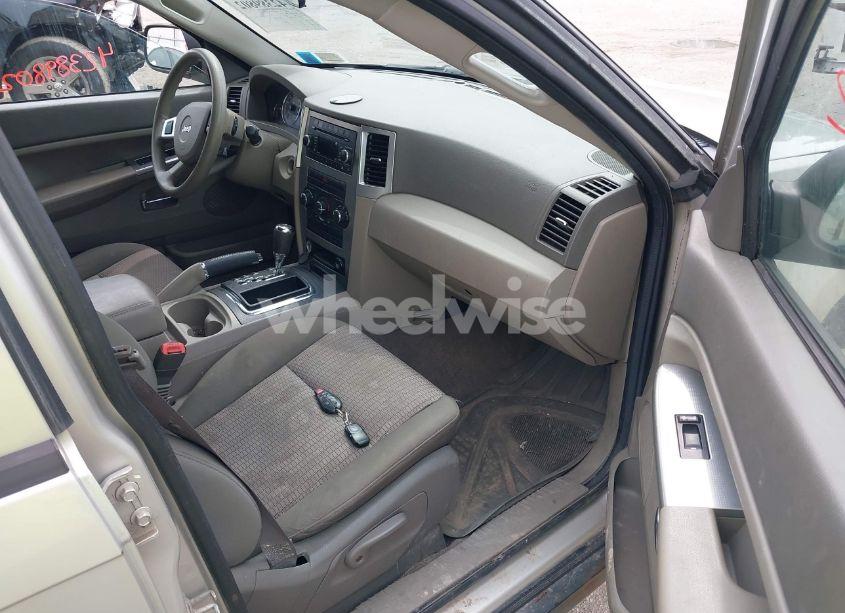 Photo 5 of 2009 Jeep Grand CHEROKEE LAREDO (VIN 1J8GR48KX9C513696)