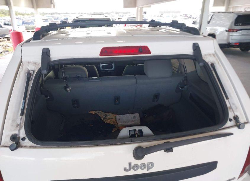 Photo 6 of 2005 Jeep Grand CHEROKEE LAREDO (VIN 1J8GS48K85C727035)