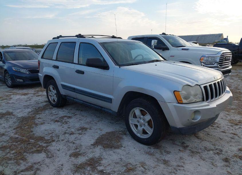 2005 Jeep Grand CHEROKEE LAREDO (VIN 1J8HS48N25C563232) main photo