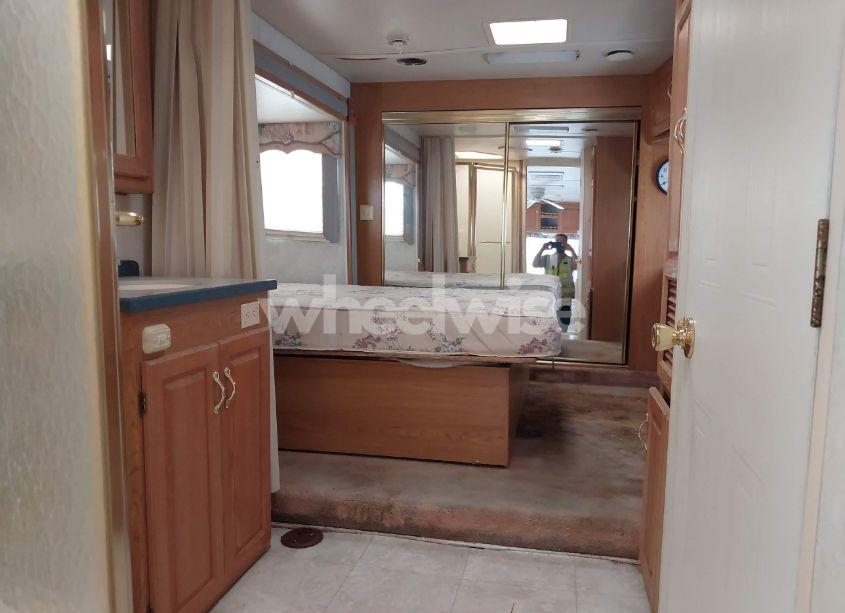 Photo 13 of 2001 Holiday Rambler PRESIDENTIAL TRAVEL TRAILER (VIN 1KB311J241E120815)