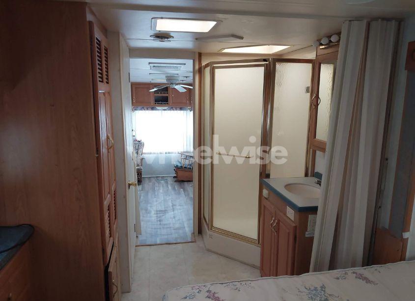 Photo 15 of 2001 Holiday Rambler PRESIDENTIAL TRAVEL TRAILER (VIN 1KB311J241E120815)