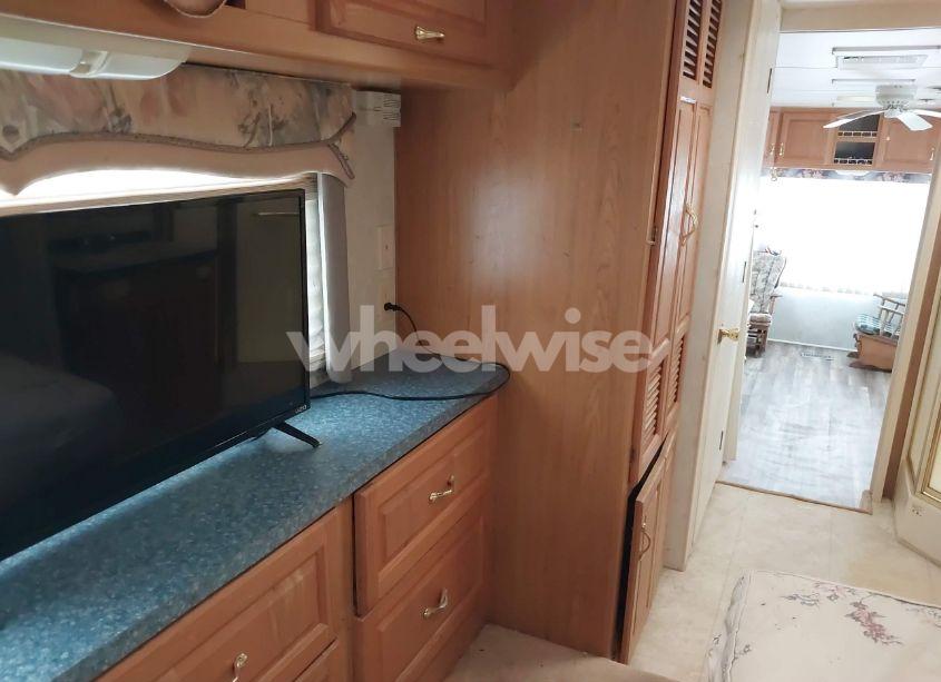 Photo 16 of 2001 Holiday Rambler PRESIDENTIAL TRAVEL TRAILER (VIN 1KB311J241E120815)