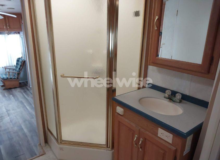 Photo 17 of 2001 Holiday Rambler PRESIDENTIAL TRAVEL TRAILER (VIN 1KB311J241E120815)