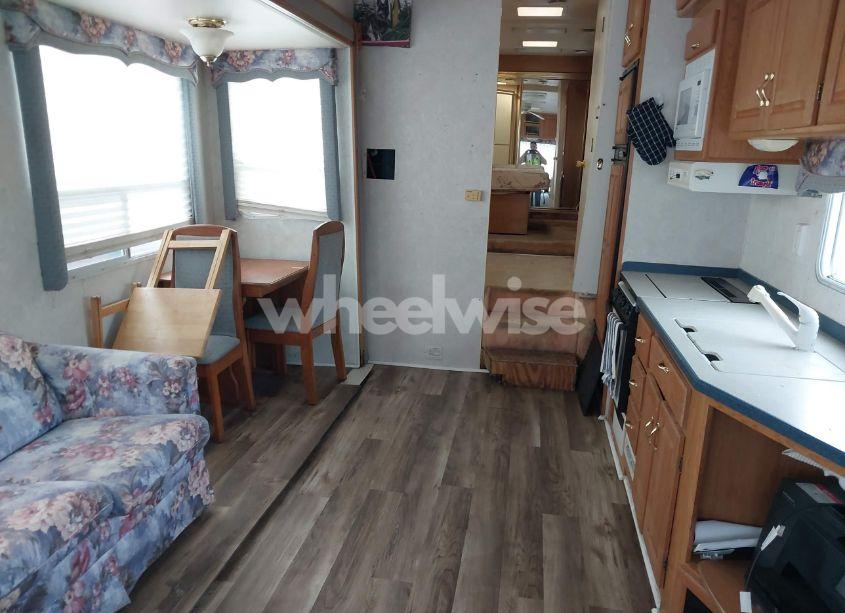 Photo 6 of 2001 Holiday Rambler PRESIDENTIAL TRAVEL TRAILER (VIN 1KB311J241E120815)