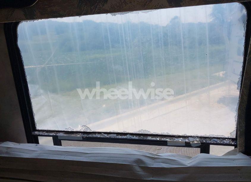 Photo 6 of 1999 Holiday Rambler ALUMASCAPE 5TH WHEEL TRAVEL TRAILER (VIN 1KB331H20XE105768)