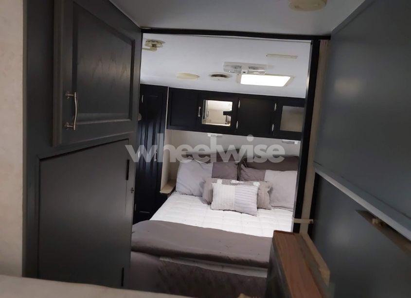 Photo 7 of 2000 Holiday Rambler TOY HAULER (VIN 1KT351F20Y2392217)