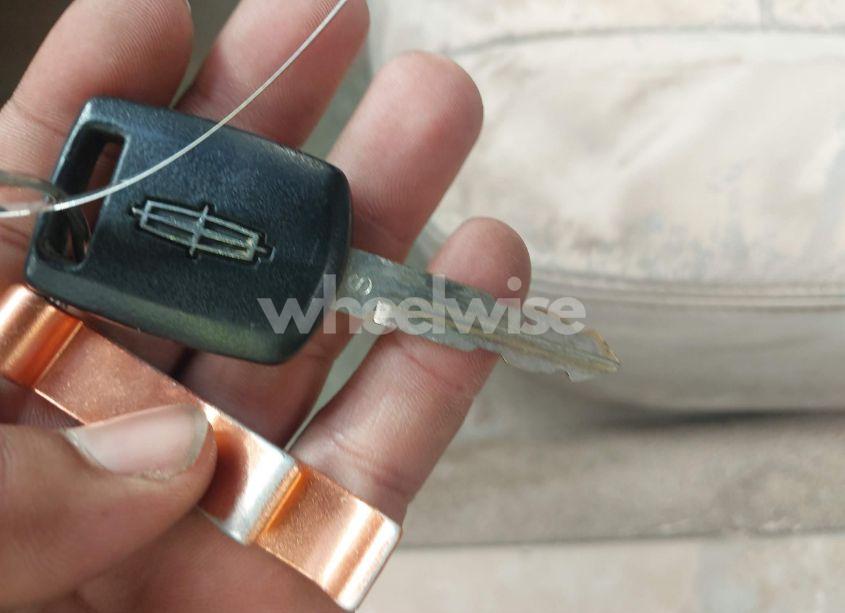 Photo 11 of 2004 Lincoln Town CAR EXECUTIVE (VIN 1L1FM81W74Y622728)