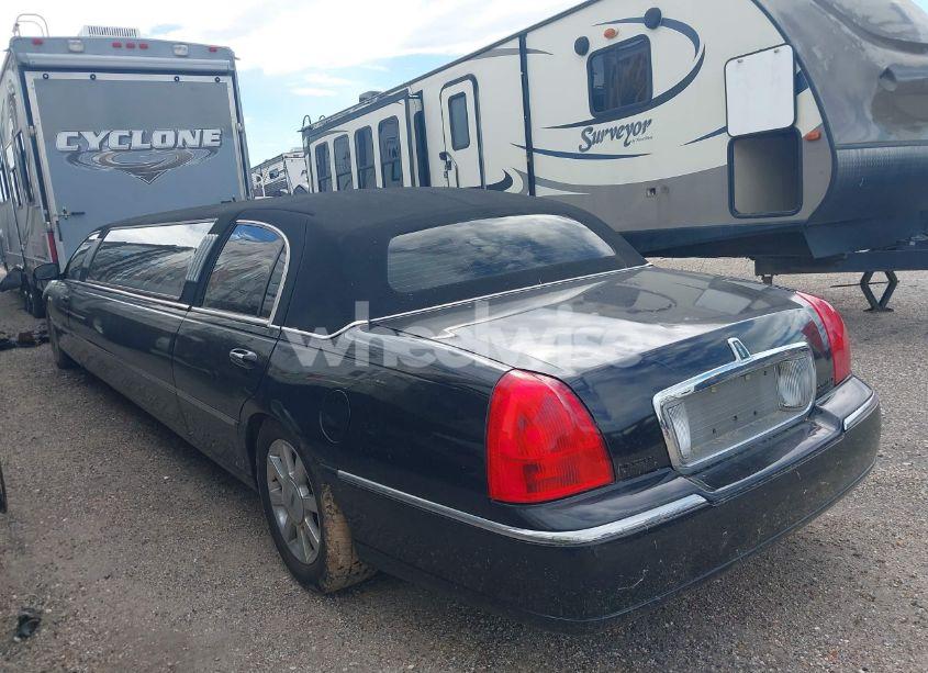 Photo 3 of 2004 Lincoln Town CAR EXECUTIVE (VIN 1L1FM81W74Y622728)