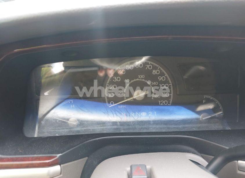 Photo 7 of 2004 Lincoln Town CAR EXECUTIVE (VIN 1L1FM81W74Y622728)