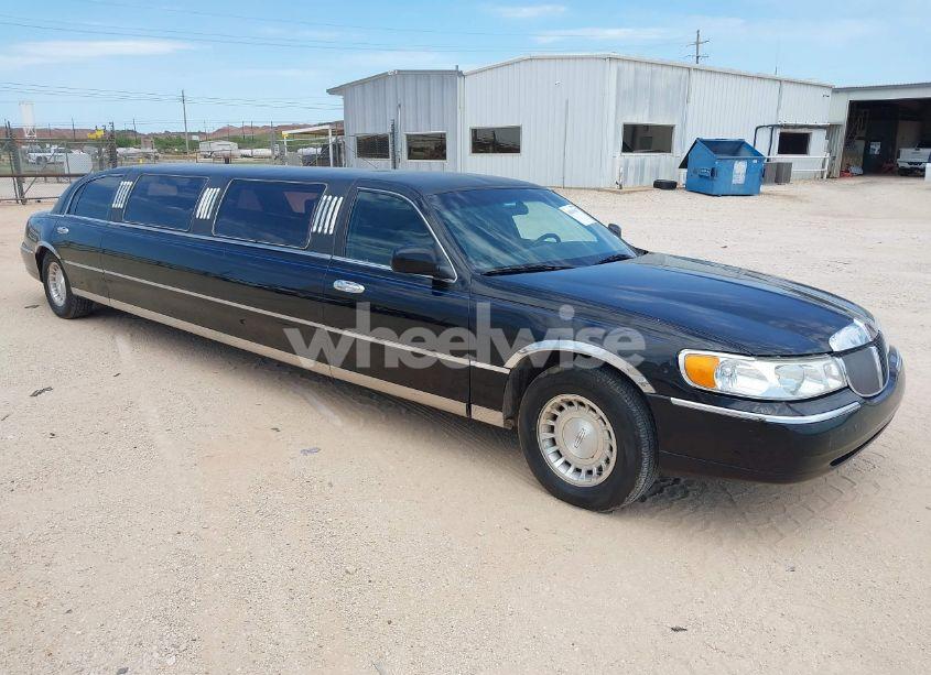 2000 Lincoln Town CAR SIGNATURE (VIN 1L1FM81W7YY853277) main photo