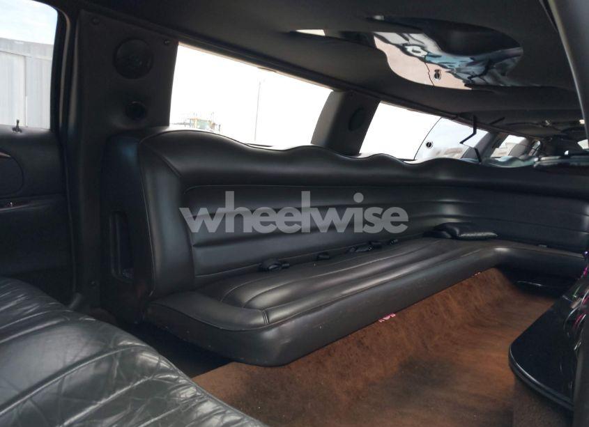 Photo 13 of 2000 Lincoln Town CAR SIGNATURE (VIN 1L1FM81W7YY853277)