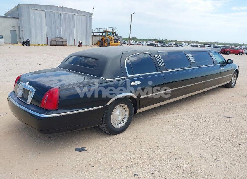 Photo 4 of 2000 Lincoln Town CAR SIGNATURE (VIN 1L1FM81W7YY853277)