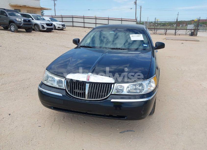 Photo 6 of 2000 Lincoln Town CAR SIGNATURE (VIN 1L1FM81W7YY853277)