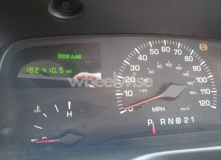 Photo 7 of 2000 Lincoln Town CAR SIGNATURE (VIN 1L1FM81W7YY853277)