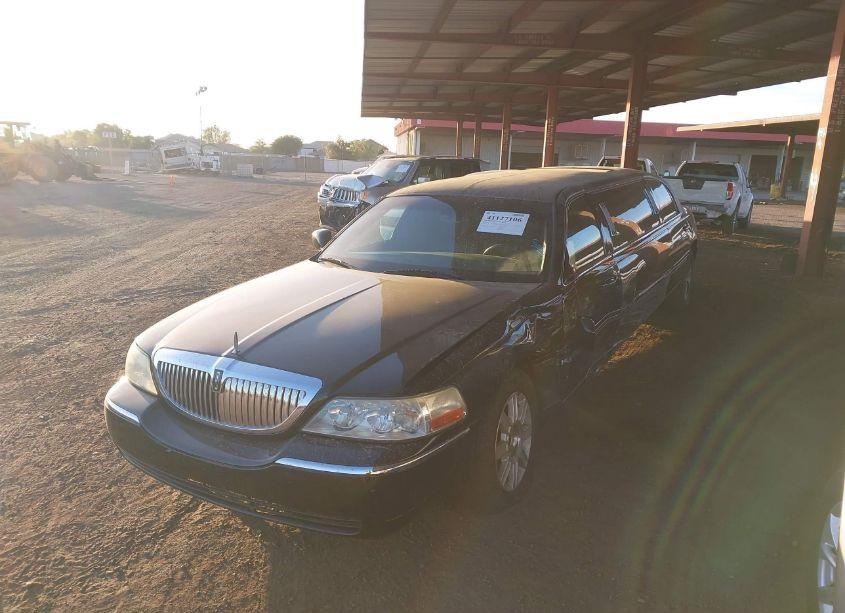 Photo 2 of 2007 Lincoln Town CAR EXECUTIVE (VIN 1L1FM88W07Y630471)