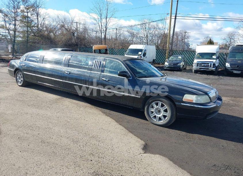 2007 Lincoln Town CAR EXECUTIVE (VIN 1L1FM88W37Y636698) main photo