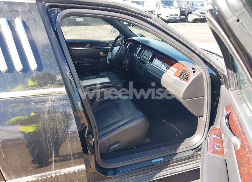 Photo 5 of 2007 Lincoln Town CAR EXECUTIVE (VIN 1L1FM88W37Y636698)