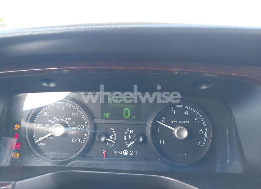 Photo 7 of 2007 Lincoln Town CAR EXECUTIVE (VIN 1L1FM88W37Y636698)