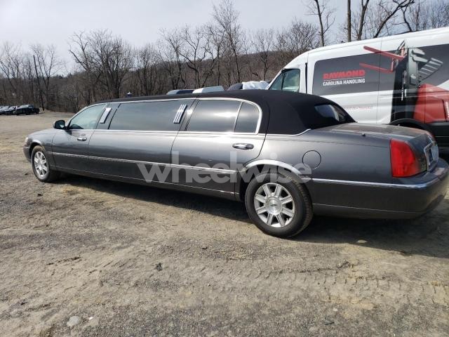 Photo 10 of 2007 LINCOLN TOWN CAR EXECUTIVE (VIN 1L1FM88W67Y638140)