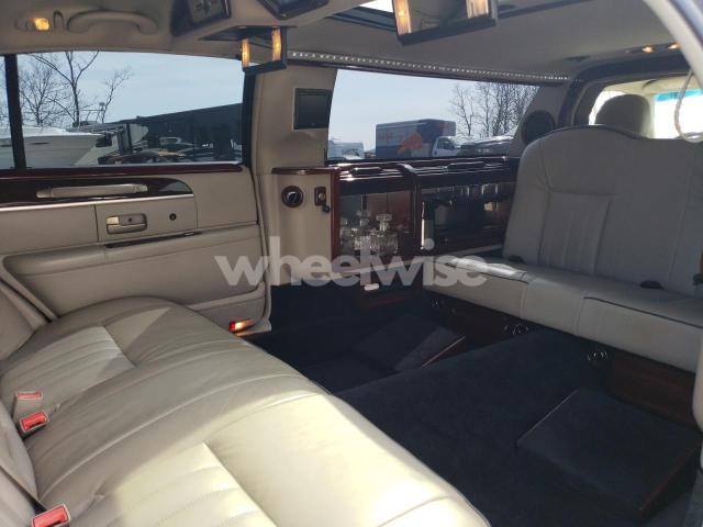 Photo 12 of 2007 LINCOLN TOWN CAR EXECUTIVE (VIN 1L1FM88W67Y638140)