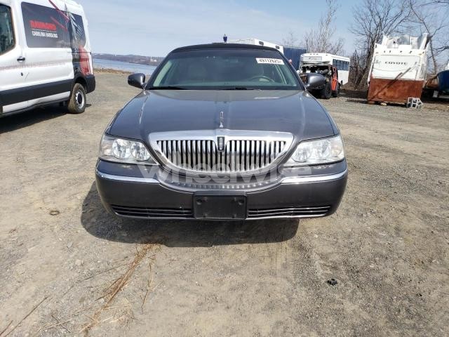 Photo 3 of 2007 LINCOLN TOWN CAR EXECUTIVE (VIN 1L1FM88W67Y638140)
