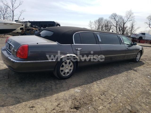 Photo 5 of 2007 LINCOLN TOWN CAR EXECUTIVE (VIN 1L1FM88W67Y638140)