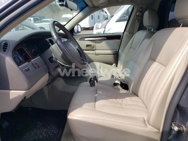 Photo 7 of 2007 LINCOLN TOWN CAR EXECUTIVE (VIN 1L1FM88W67Y638140)