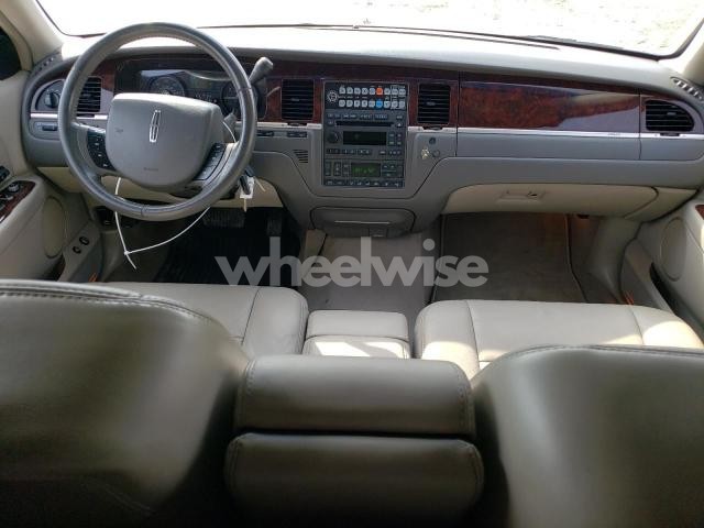 Photo 8 of 2007 LINCOLN TOWN CAR EXECUTIVE (VIN 1L1FM88W67Y638140)