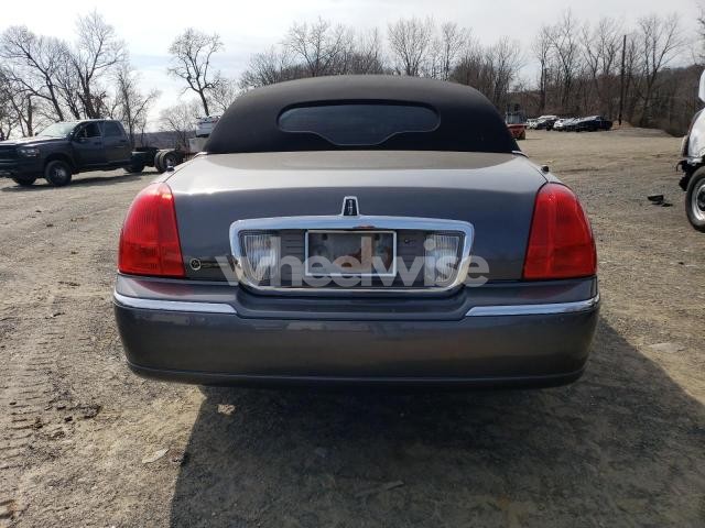 Photo 9 of 2007 LINCOLN TOWN CAR EXECUTIVE (VIN 1L1FM88W67Y638140)