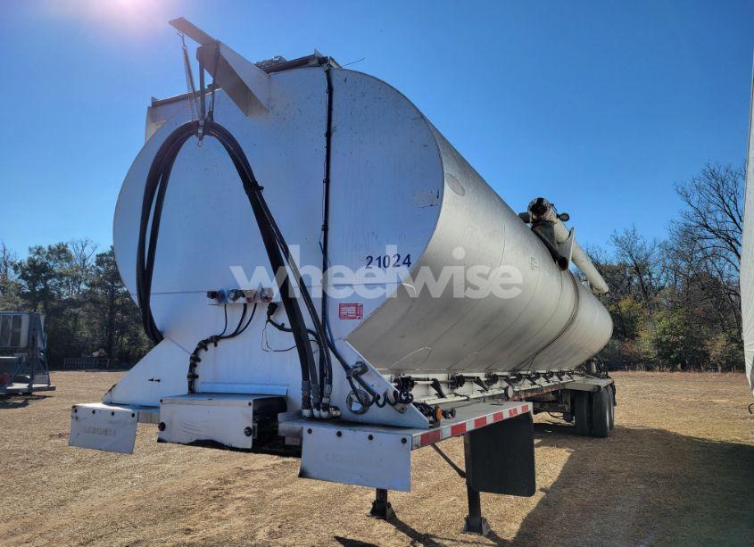 Photo 2 of 2010 Ledwell Feed TRAILER (VIN 1L9AC32C9AL033027)