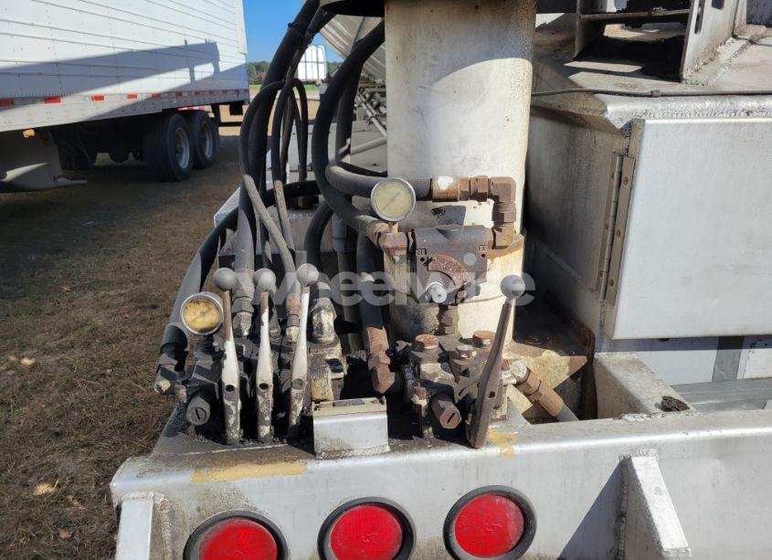 Photo 7 of 2010 Ledwell Feed TRAILER (VIN 1L9AC32C9AL033027)